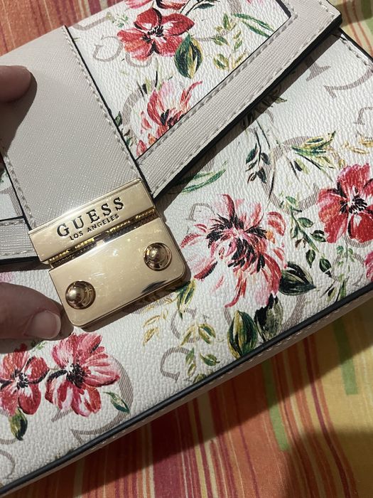 Дамска чанта guess