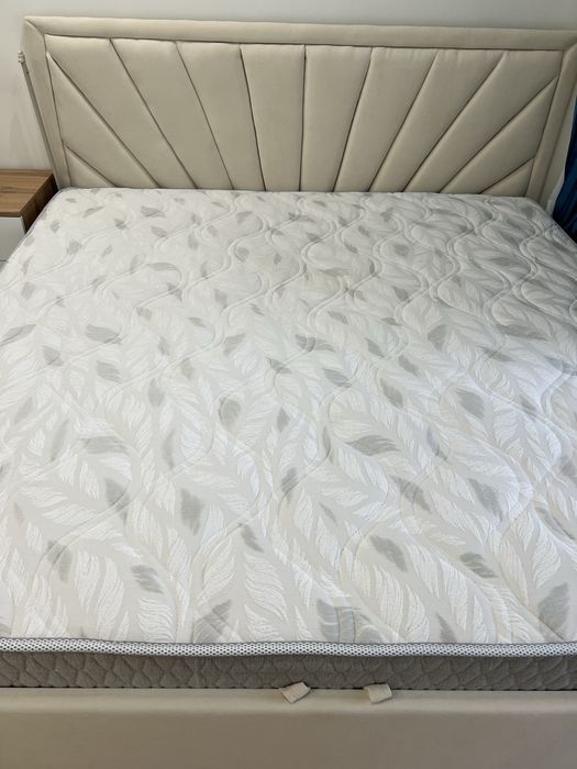 Продается Матрас 200х200