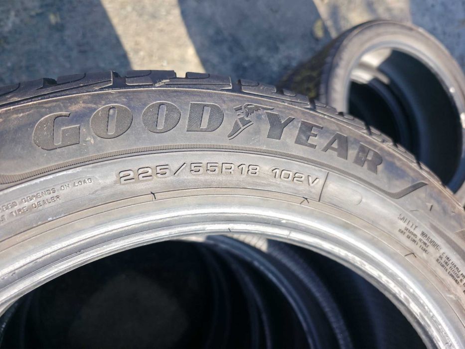 4 Anvelope de IARNA - 225/55/18 102V - GoodYear Ultra Grip + SUV - Stare F BUNA - DOT 2022 !