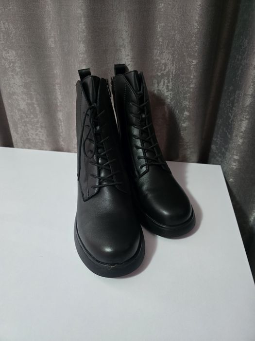 Дамски черни боти