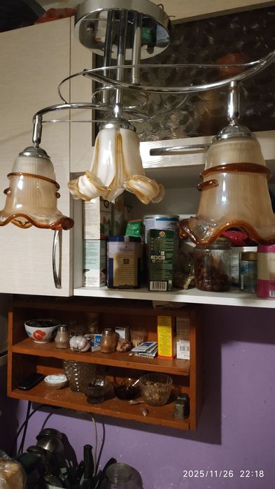 Продам трёх рожковую люстру