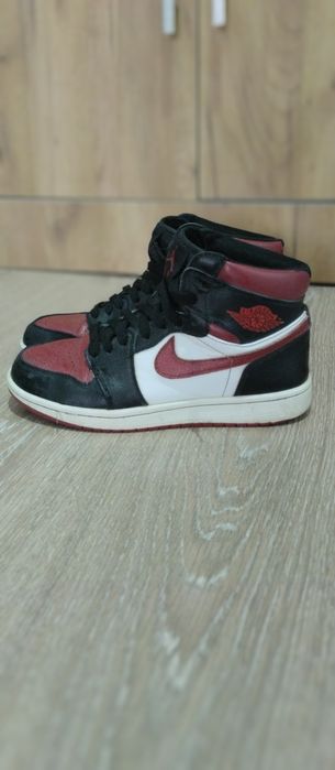 Продам кроссовки Джордоны