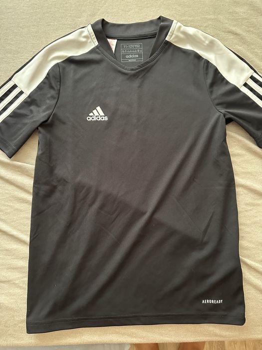 Анцунг Адидас + подарък тениска и яке