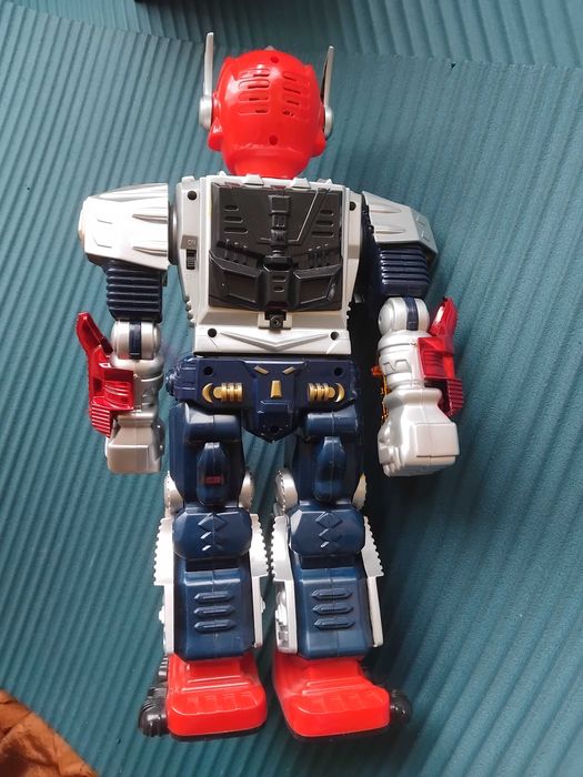 Justice Fighter - голяма играчка Робот Боец + кутия