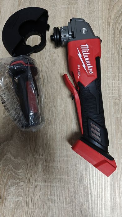 Flex  milwaukee m18 de 125  cu variator de turatie și cu rapid stop