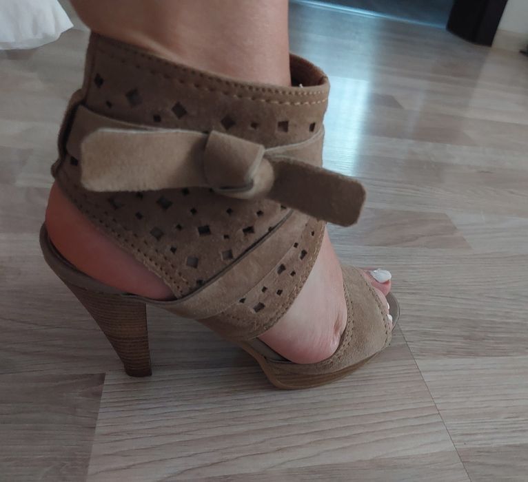 Botine decupate 37, Bata, din piele