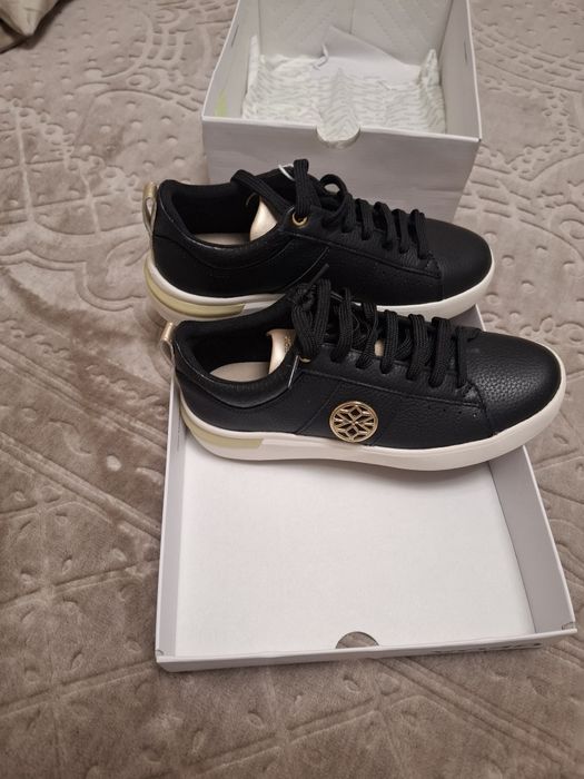 Черни дамски кецове нови