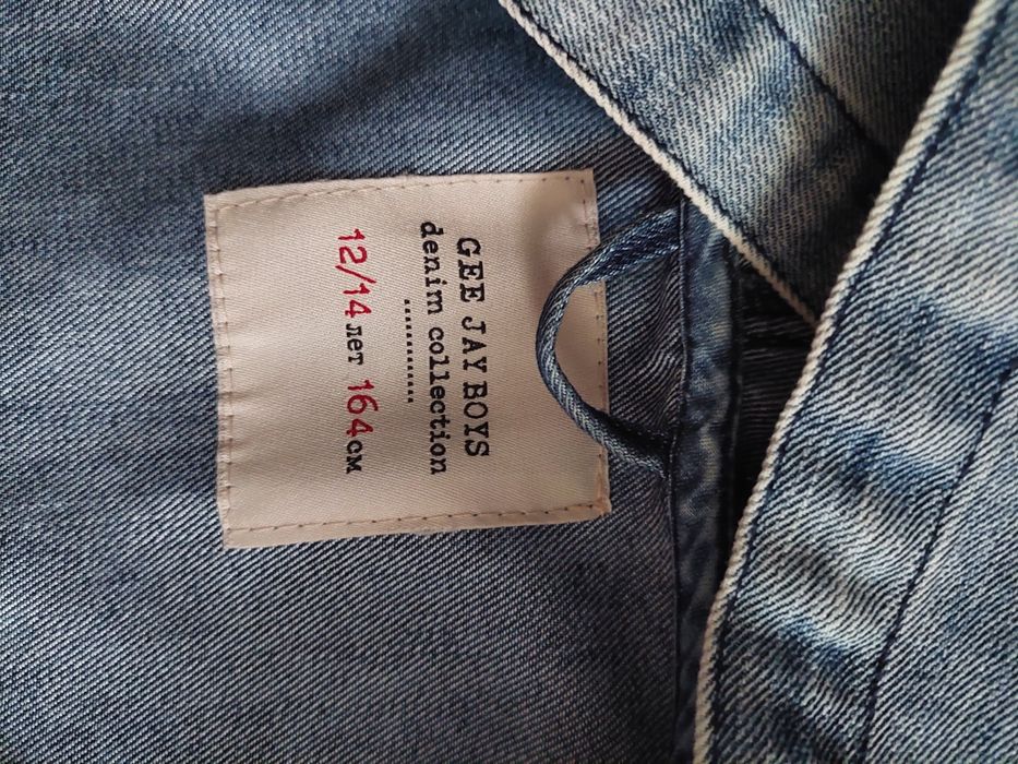 Продам джинсовую куртку 5000 тг.