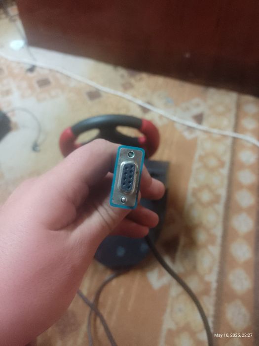 Vând volan gaming funcțional