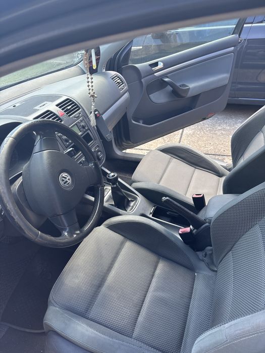 Golf 5, anul 2005, in doua usi, in stare buna…