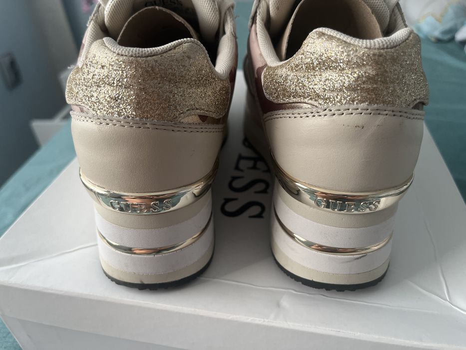 Дамски бежови маратонки Guess номер 37