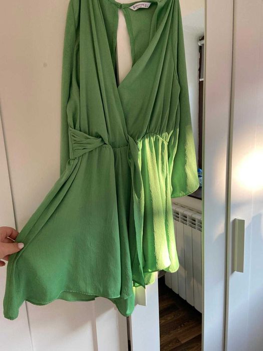 Rochie Stradivarius , S