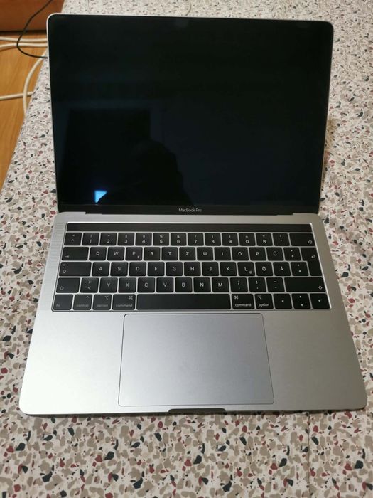 Vând laptop MacBook pro m2