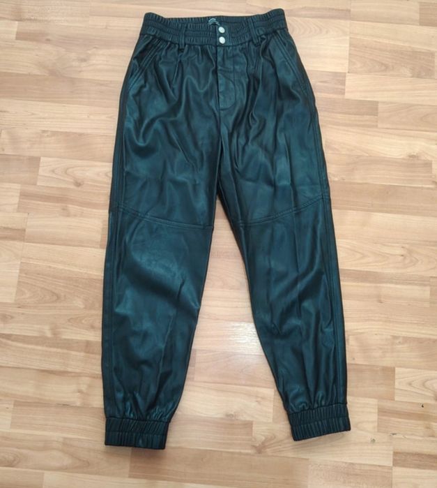 Pantaloni damă Bershka