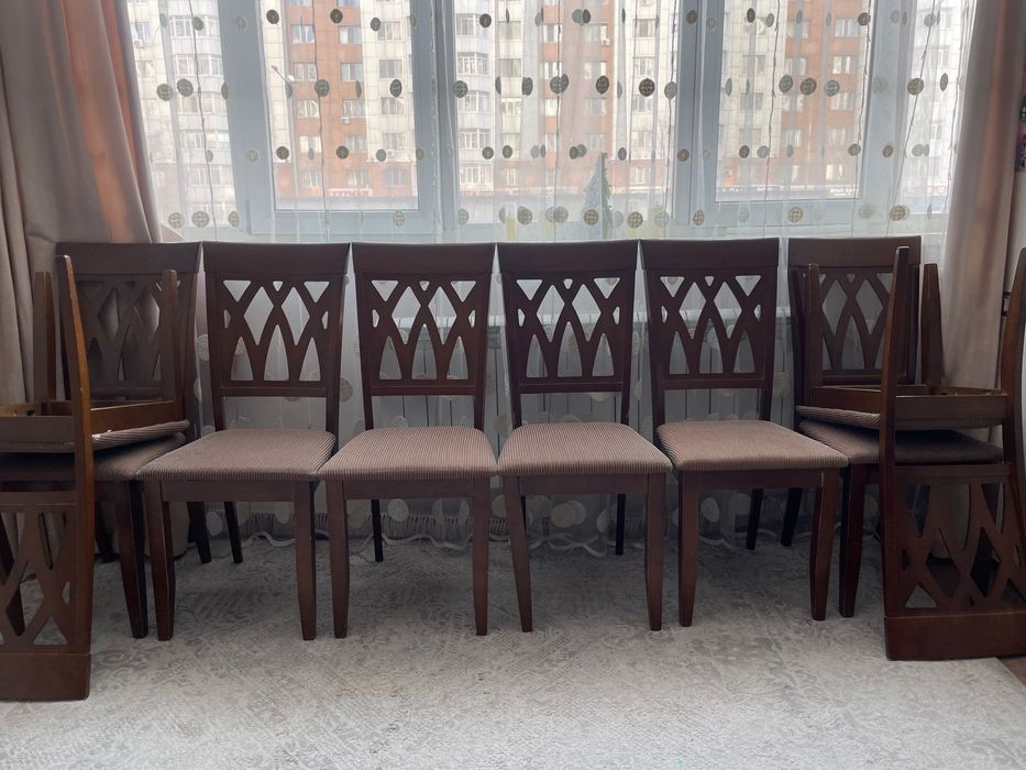 Стол и стулья в зал