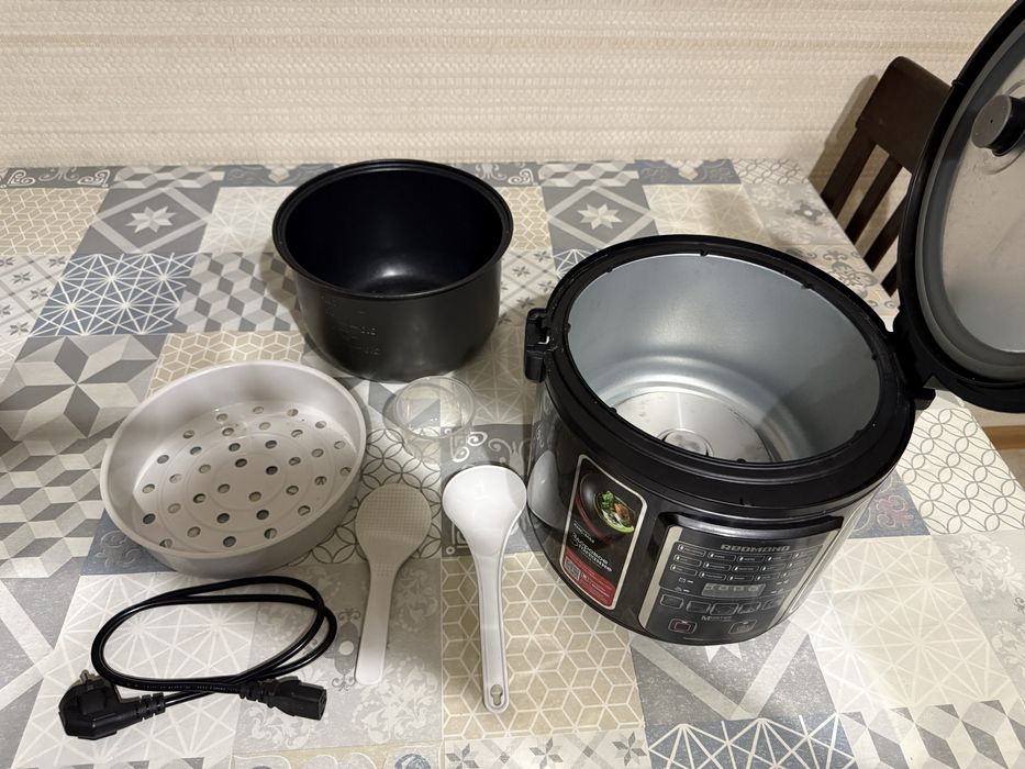 Мультиварка Redmond RMC-M52