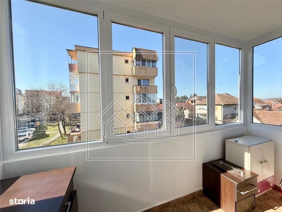 Apartament cu 4 camere si 2 balcoane - etaj 2 - Calea Poplacii