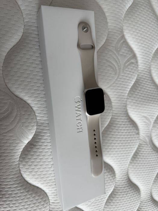 Apple watch series 8 41mm Starlight Aluminium Case