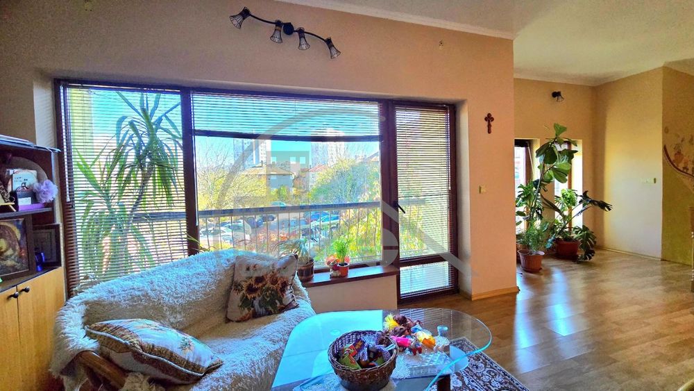 Продава се Къща в Добрич, Червената пръст - 190 кв.м за 1843 €/кв.м - Снимка #1