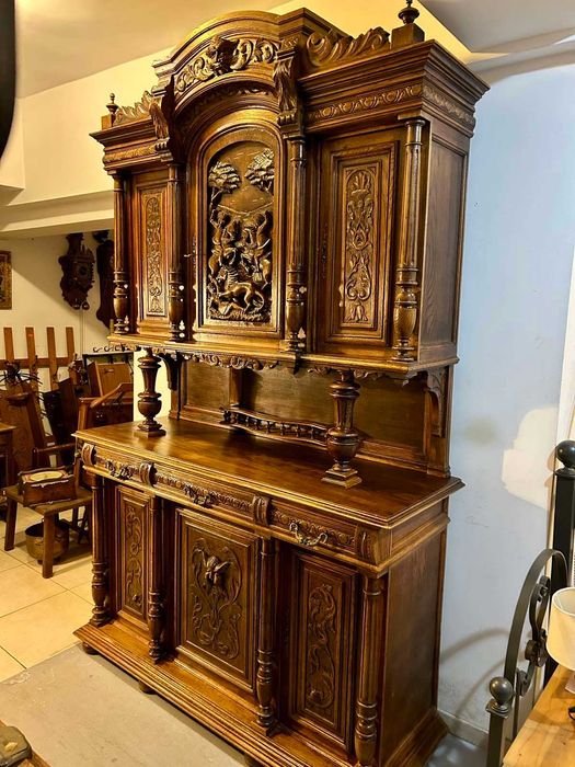 Бюфет с богата дърворезба Холандия