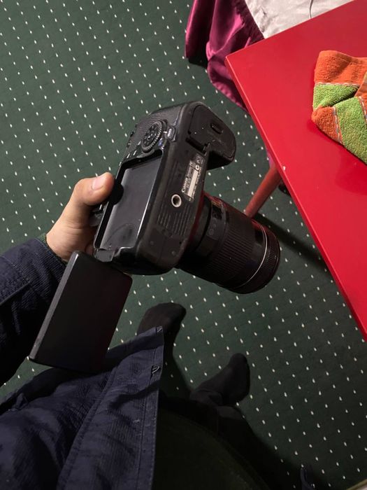 Canon 60D srochno sotiladi