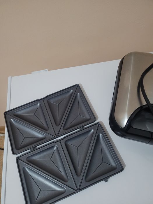 Продам вафельницу 7в1