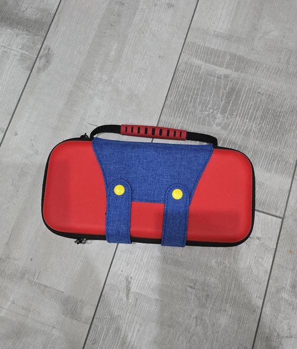 Nintendo Switch конзола + калъф