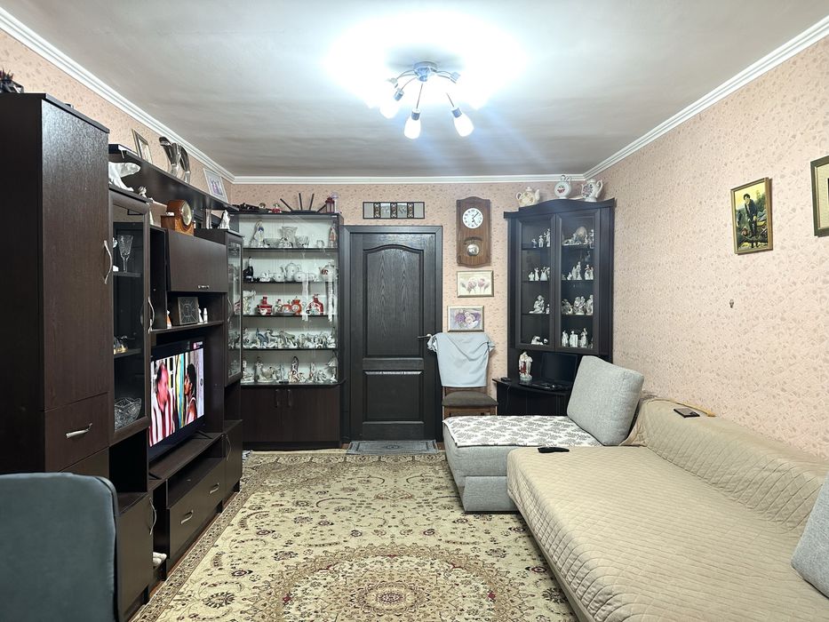 2-ух комн 2/3/4, Авиасозлар3, Кадышева, Кирпичный дом, Балкон 2х6.