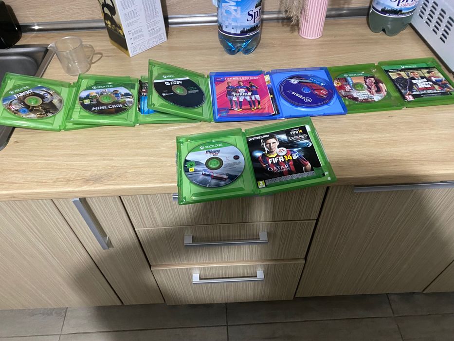 jocuri de xbox și ps4 vand urgent 50 lei bucata