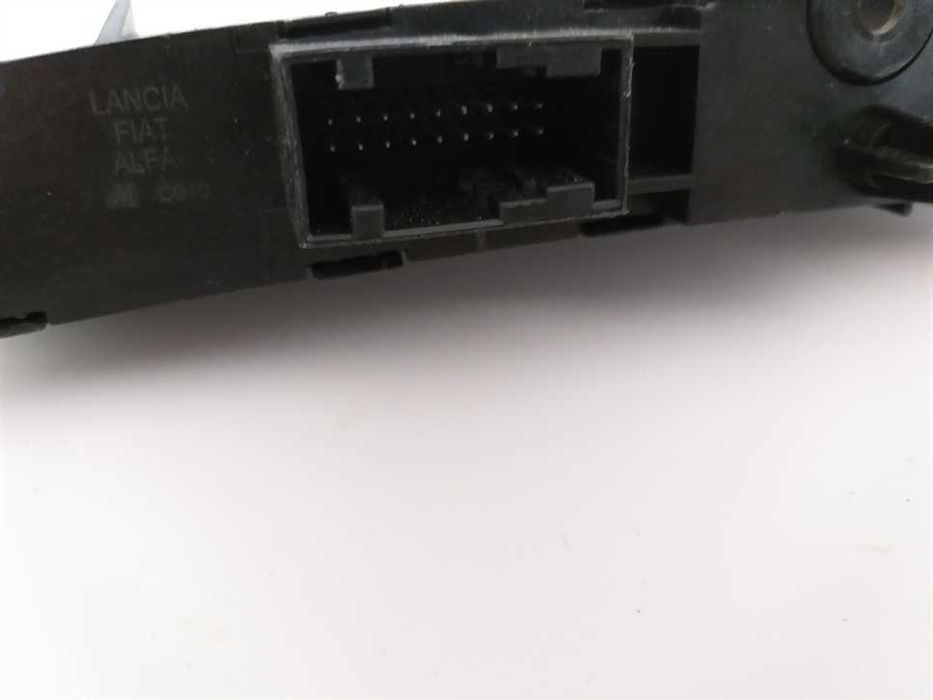 Козола за табло Панел с копчета за FIAT 500L