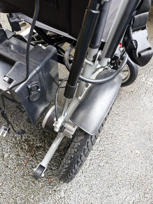 Scaun cu rotile electric