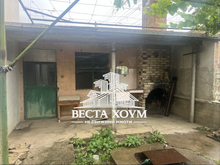 Двуетажна къща в гр. Крън