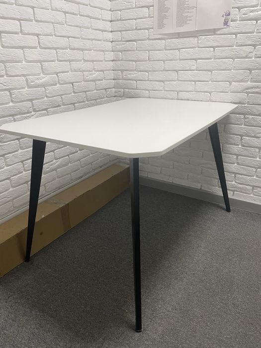 Продам стол офисный