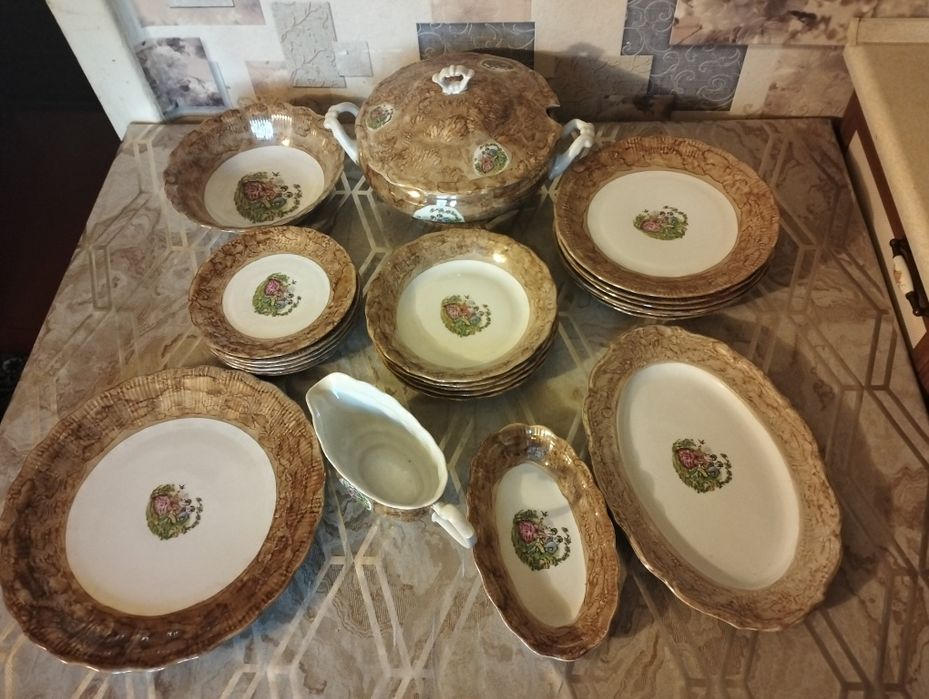 Продам столовый сервиз Мадонна