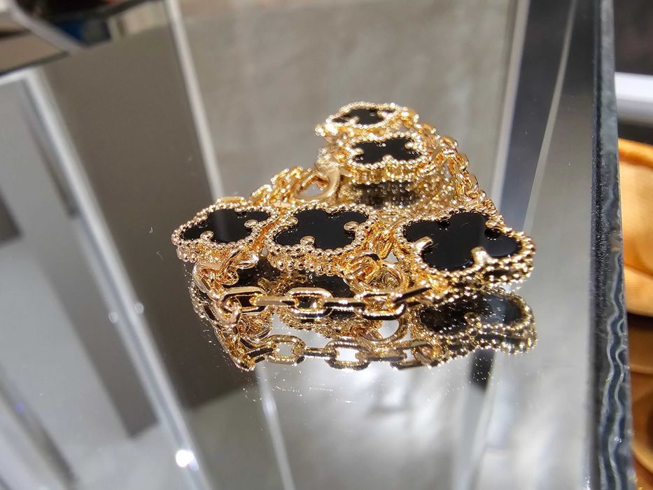 Van Cleef & Arpels VCA Rose Onyx 5 Motifs Sweet Alhambra Дамска Гривна