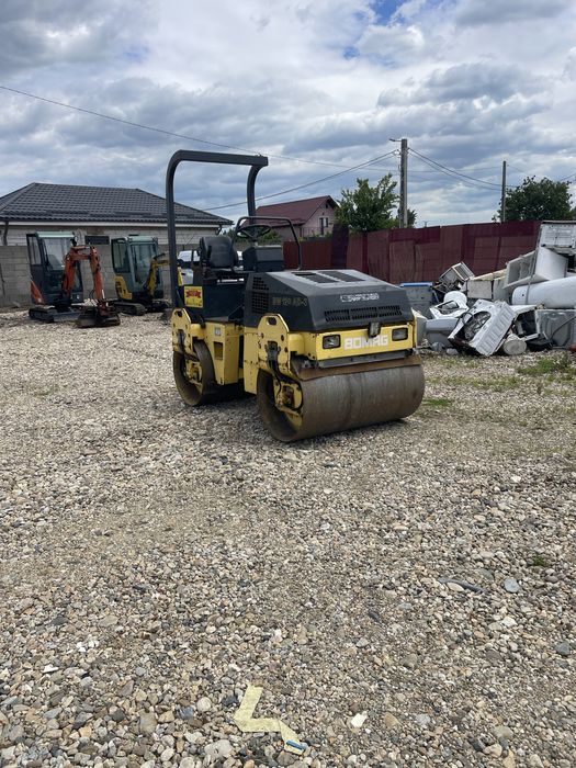 inchiriez Cilindru compactor de 19 tone si 3 tone bomag