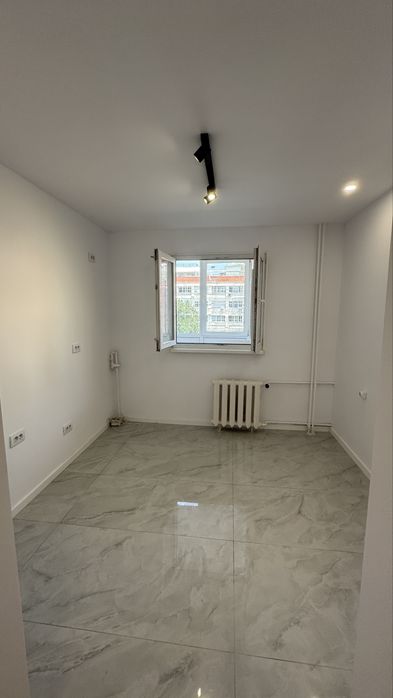 Vand Apartament 3 camere Stefan cel Mare stradal