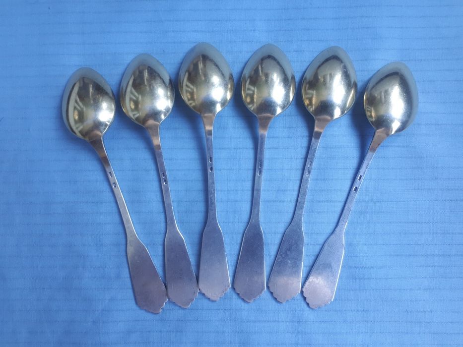Серебряные чайные ложки.
