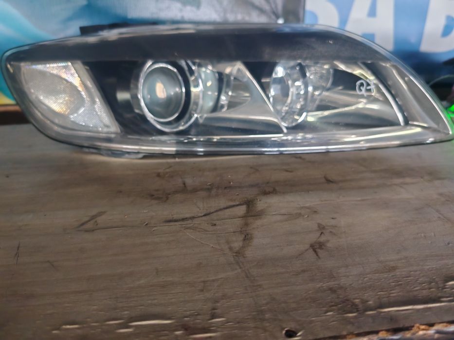 Десен фар за Ауди Q7 xenon