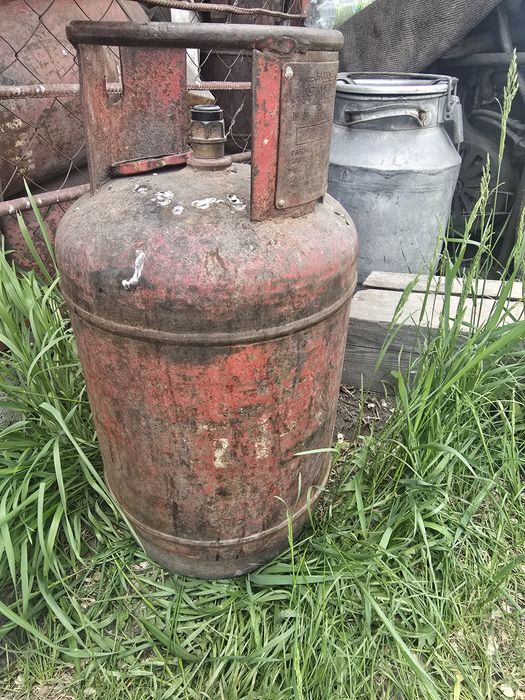 Продам газ балоны большие и маленькие