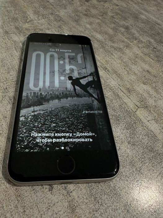 Продам Iphone SE 2020