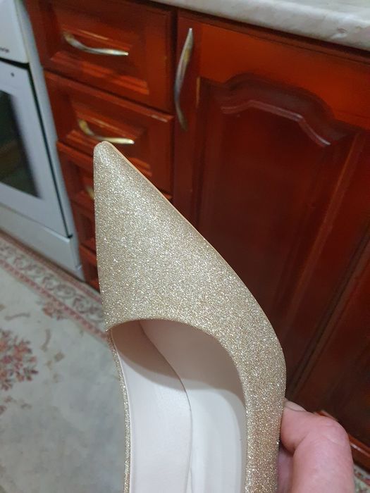 БРОКАТЕНИ нови обувки 39 номер