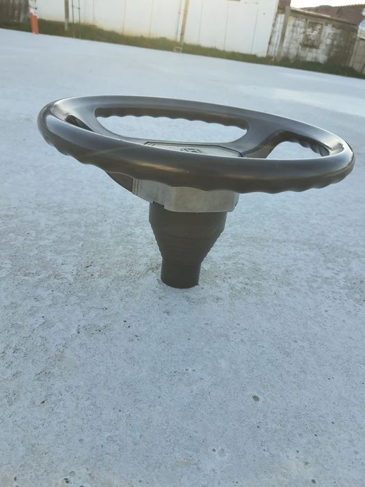 Volan pentru utilaj sau tractor de tuns gazon