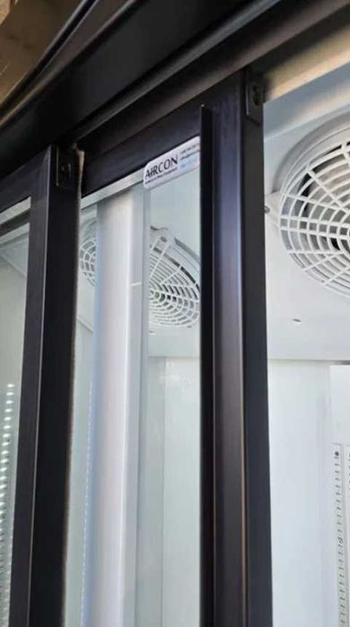 Вертикална хладилна витрина за напитки с плъзгащи врати 120х73х199 см