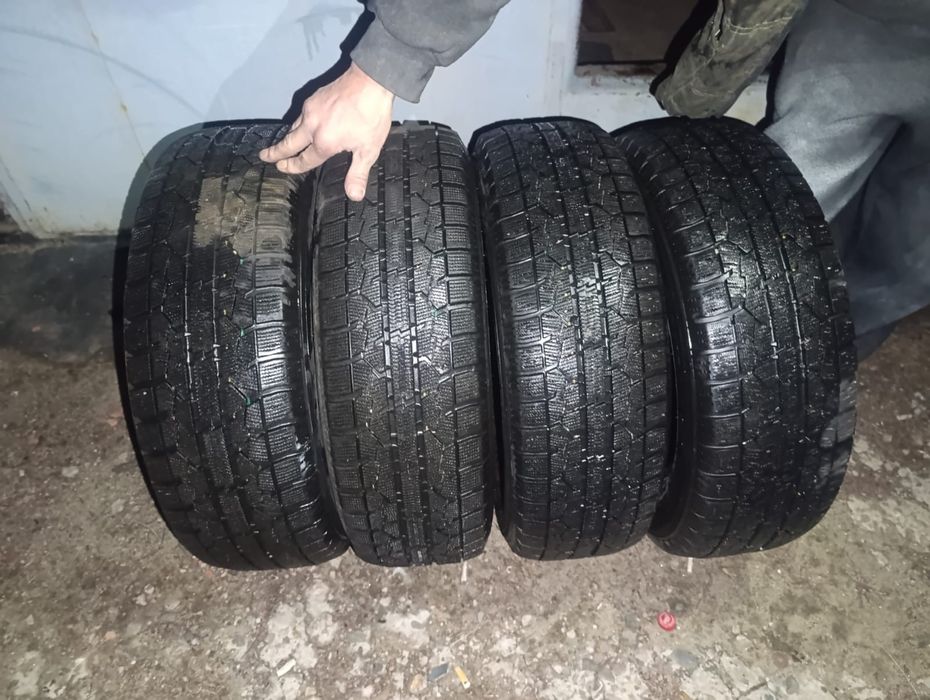 Продам Шины TOYO
