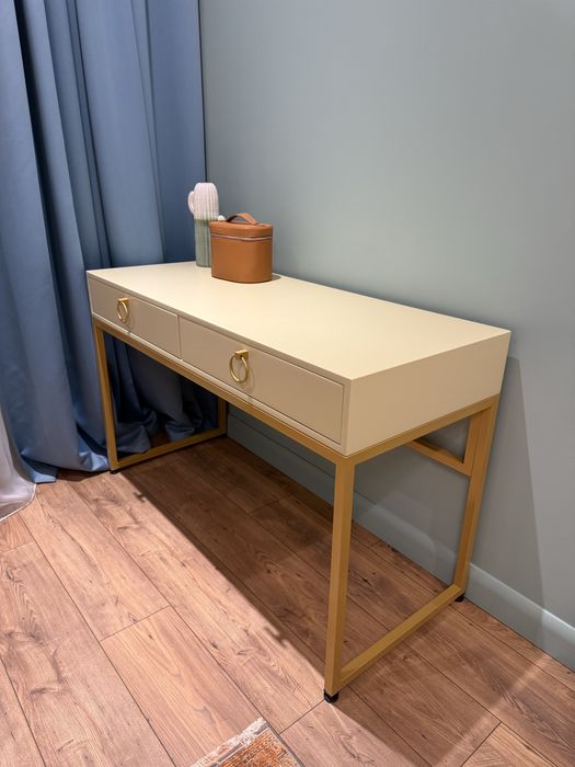 Туалетный столик