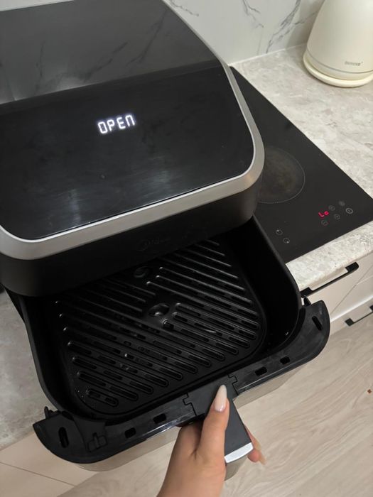 Аэрогриль Midea с 8 режимами
