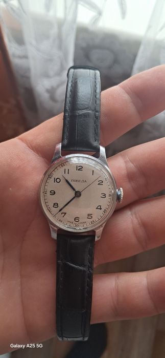 Продам механические часы Победа