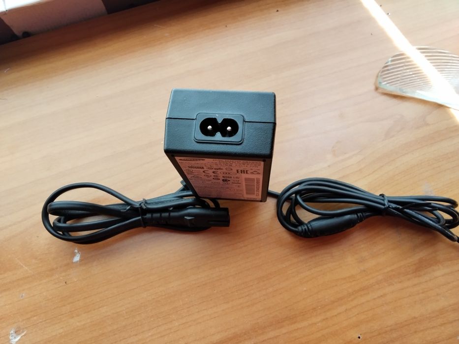 много ценно и оригинално захранване за монитори на Самсунг 14 волта