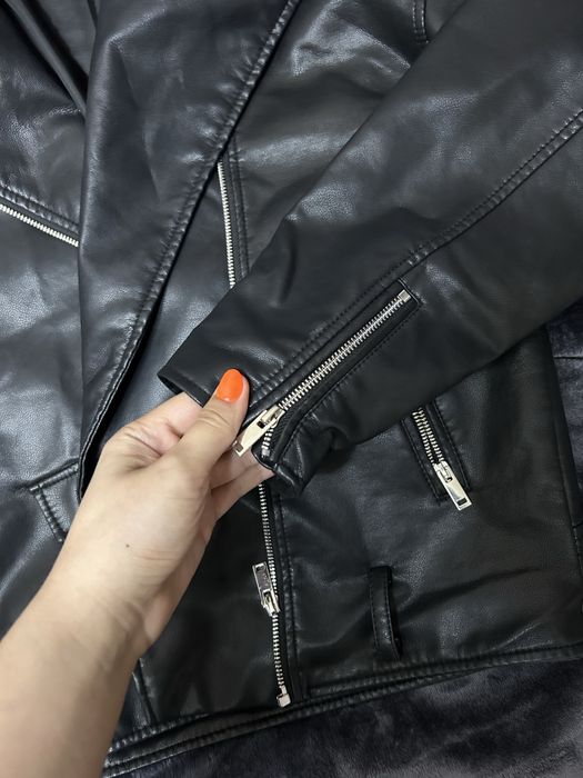 Пррдам кожаную куртку